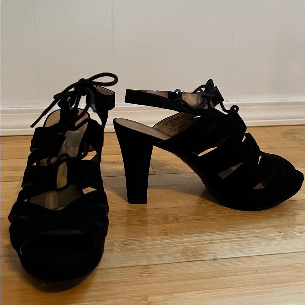 Naturalizer Black Suede Tie Heel